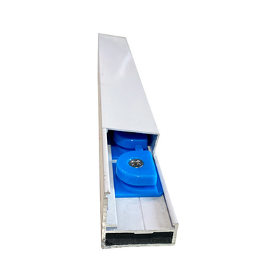2.5 mm çaplı tel ve yan kapaklarla sabitlenmiş kazıklar.