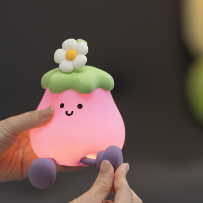 Fabrika Toptan Satış Karikatür Yumuşak Silikon LED Gece Işıkları Tatlı Küçük Patlıcan Yatak Lambaları Taşınabilir USB Şarj edilebilir Yatak Odası Gece Işıkları
