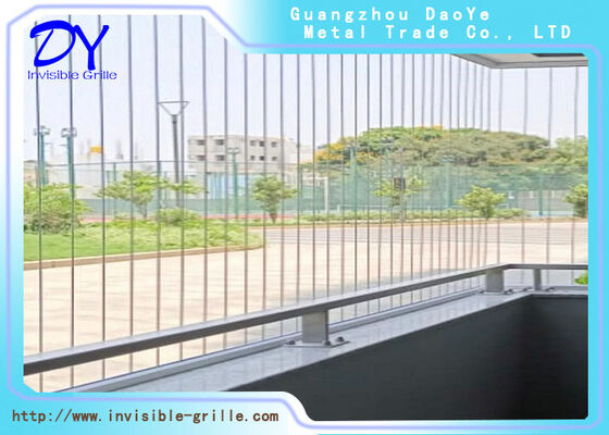 Görünmez Güvenlik ızgarası, estetik bütünlüğünü korurken çocukları ve evcil hayvanları etkili bir şekilde korumak için tasarlanmış görünmez güvenlik bariyeri