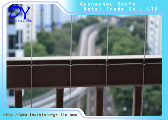 Görünmez Güvenlik ızgarası, estetik bütünlüğünü korurken çocukları ve evcil hayvanları etkili bir şekilde korumak için tasarlanmış görünmez güvenlik bariyeri