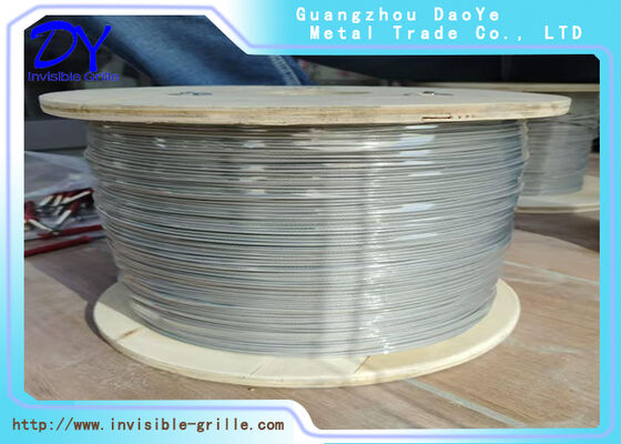 Modern mimari tasarımlarla sorunsuz bir şekilde entegre olan güvenlik çözümleri sunmak için tasarlanmış görünmez ızgara.