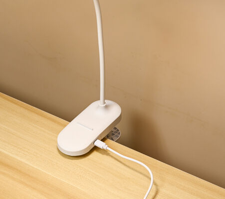 Toptan Çocuklar Modern LED Masa Lampası Boynuz Clip-On Dokunma Kontrolü USB Şarj edilebilir Öğrencilerin Çalışması için Beyaz Gece Işığı