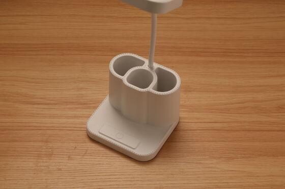 Çalışma odası LED Masa Lambası, yatak odası ortamını artırmak için tasarlanmıştır. Kompakt ambalajla dayanıklı bir yapı ve aydınlatma sunar.