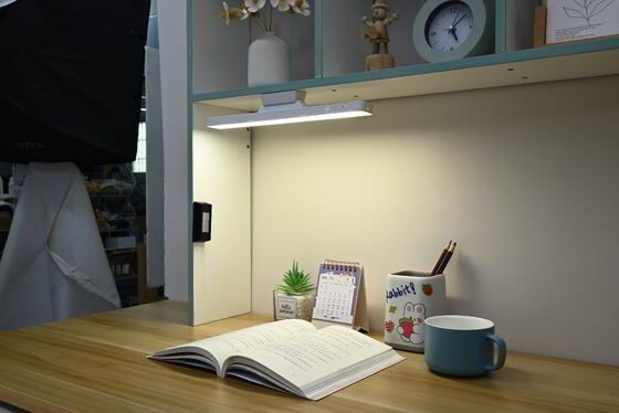 Güçlü manyetik emilimli LED göz koruması şarj edilebilir 800mA lamba soğuk ışık usb çalıştırılan öğrenme ışıkları