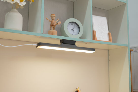 8 Saate Kadar Kullanım Süresi Şarj Edilebilir Manyetik Lamba 5V 1A Anma Gerilimi Endüstriyel ve Ticari Aydınlatma İçin Uygundur