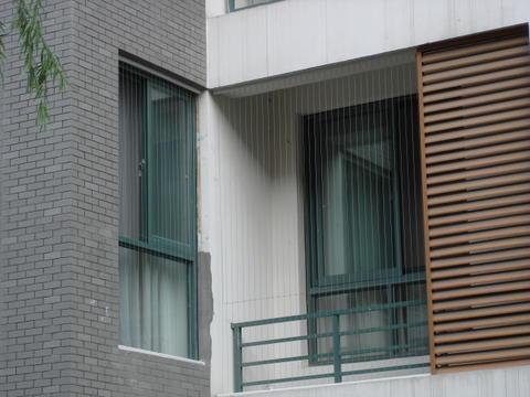 Tel mesafe boşluğu 12cm Pencere Görünmez ızgara Yatay Açılış Yönü Koruyucu Ağı Pencere Güvenlik Çözümleri