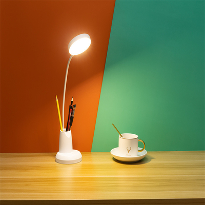 Yatak odası LED masa lambası üç seviye parlaklık ayarlaması ve 5 watt