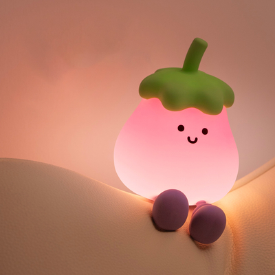 Fabrika Toptan Satış Karikatür Yumuşak Silikon LED Gece Işıkları Tatlı Küçük Patlıcan Yatak Lambaları Taşınabilir USB Şarj edilebilir Yatak Odası Gece Işıkları