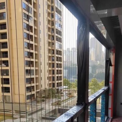 316 Kaliteli Çelik Tel Yapısı Balkon Güvenlik ızgara kesme işleme hizmeti ve 316 Tel 3x7 Teflon Kaplama 2.0mm Güvenli bir bariyer sunar